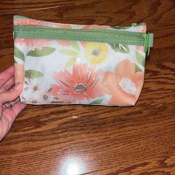 thirty-one Handbags - SOLD⭐️Thirty-one cosmetics bag